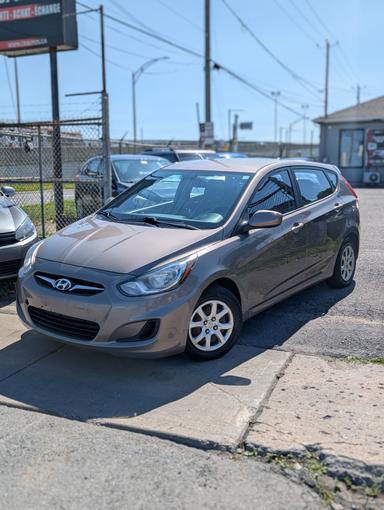 Hyundai accent hatchback 2013 - Thumbnail 1