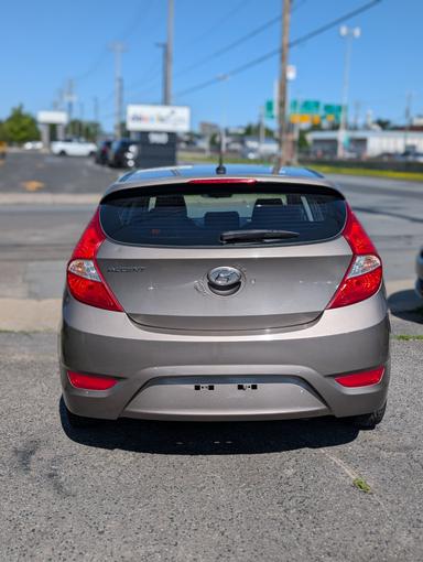 Hyundai accent hatchback 2013 - Thumbnail 4