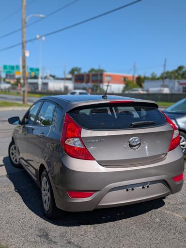 Hyundai accent hatchback 2013 - Thumbnail 5