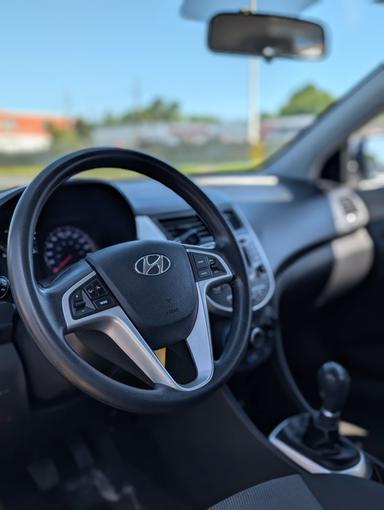 Hyundai accent hatchback 2013 - Thumbnail 6