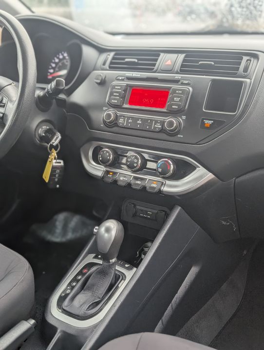 Kia Rio 2015 - Image 12