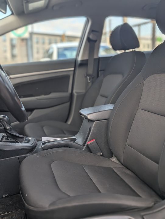 Hyundai Elantra 2018 - Image 12