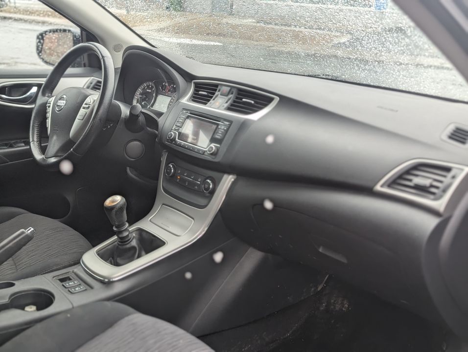 Nissan Sentra 2015 - Image 9